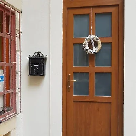 Bachelor Apartment *